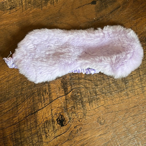 NWOT fuzzy eye mask - Picture 1 of 4